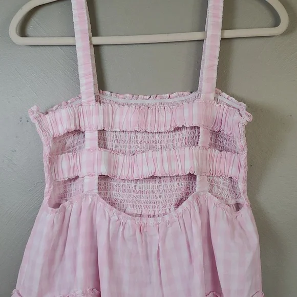 Hailey & Co. Pink Gingham Smocked Top. Large - Picture 6 of 7